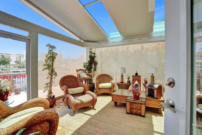 Building Photo - 683 Pelican Way