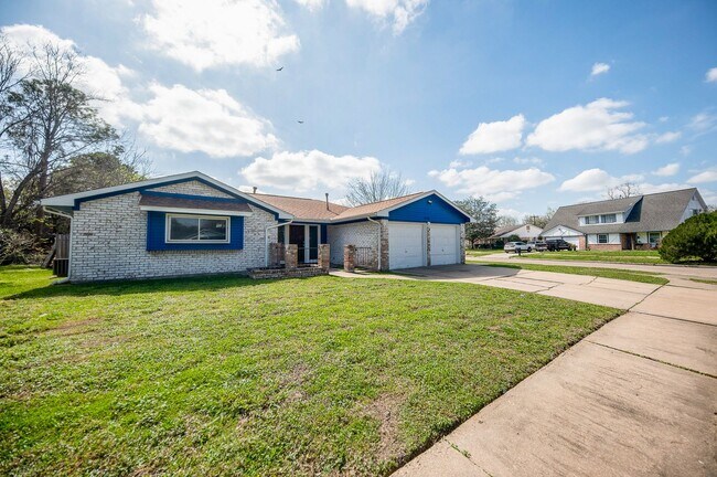 Building Photo - Coming Soon! Southwest Houston 3 bed/2 bat...