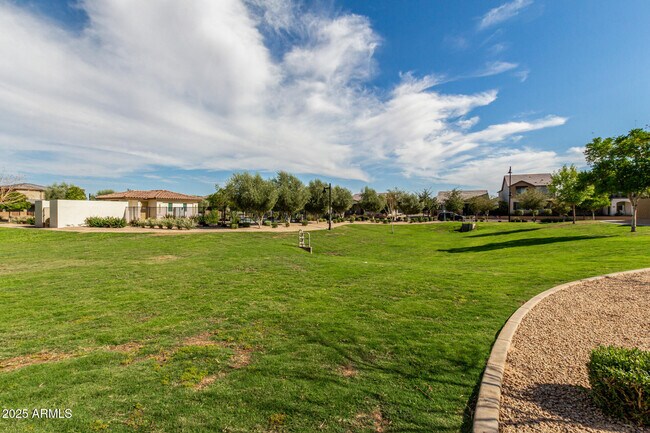 Building Photo - 15142 W Sherman St