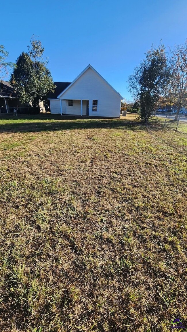 Building Photo - 101 Country Cove