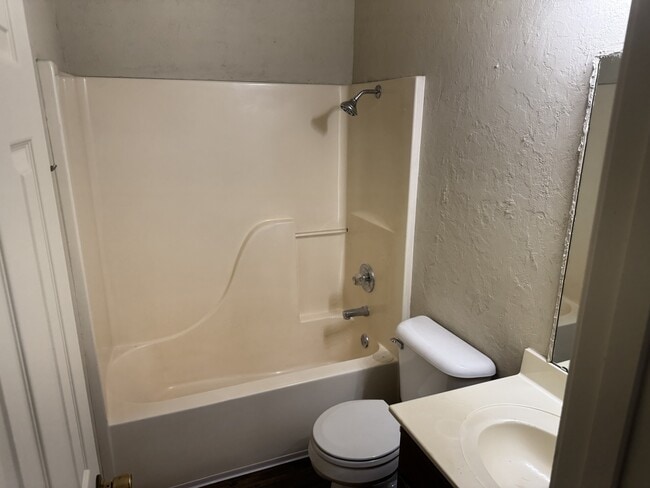 Building Photo - 3955 Ledbetter Dr