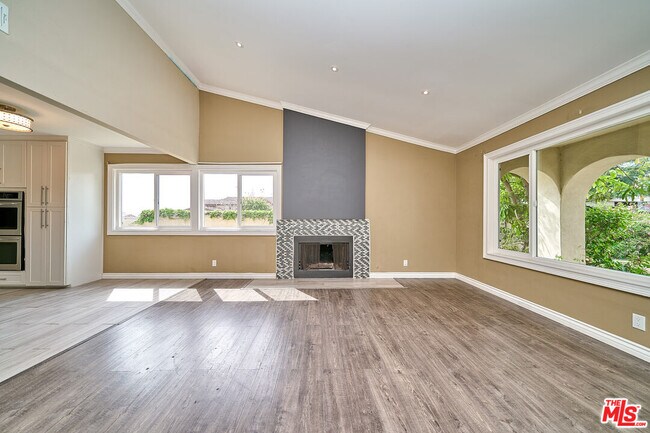 Building Photo - 2660 Conata St