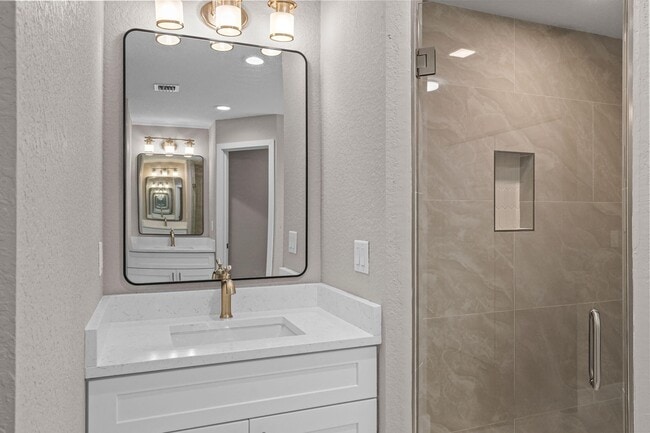 Building Photo - 5906 Hickory Dr