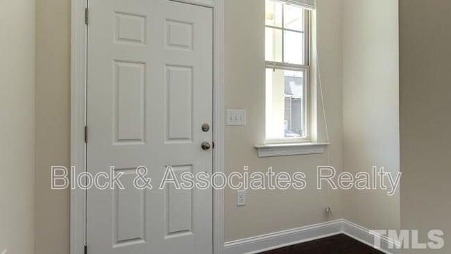 Building Photo - 213 Begen St