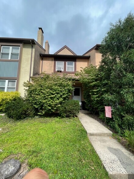Building Photo - 1005 Walnut Ridge Est