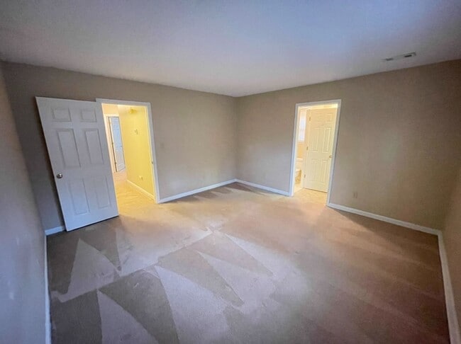 Building Photo - Charming 3 Bedroom House in Chapel Hill!