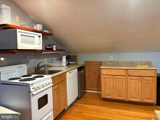 Building Photo - 78 Cloverdale Ct