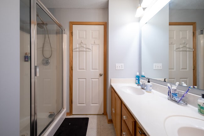 Building Photo - 17326 Lilac Ln SE