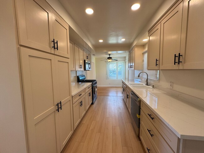 Building Photo - Adorable Open Plan  3BD 2BA Home in West Torrance With A/C