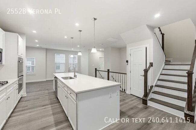 Building Photo - 2552 -B Verona Pl