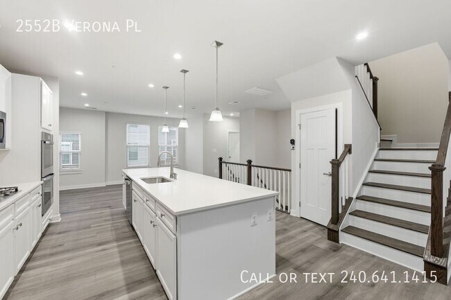 Building Photo - 2552B Verona Pl-