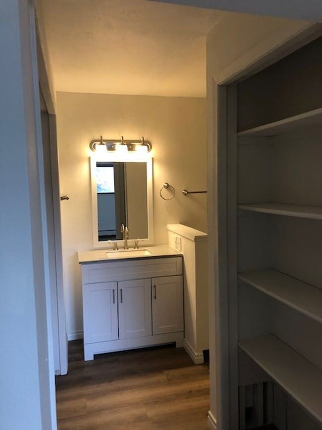 Building Photo - Conveniently Located Boulder Condo for Rent with Pool Overlooking the Flatirons