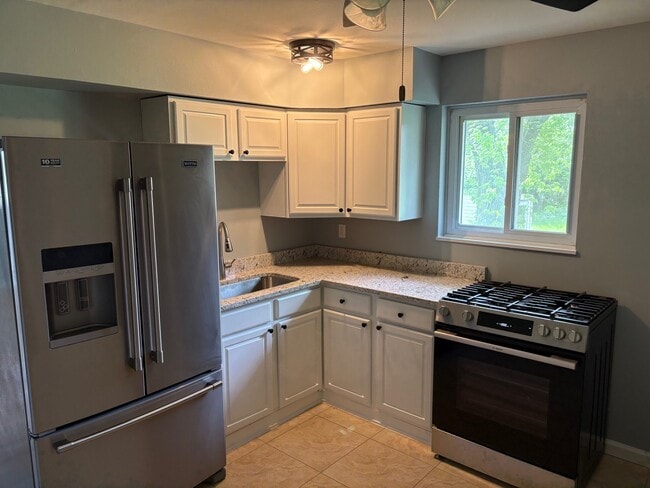 Building Photo - 2413 Chesstal St