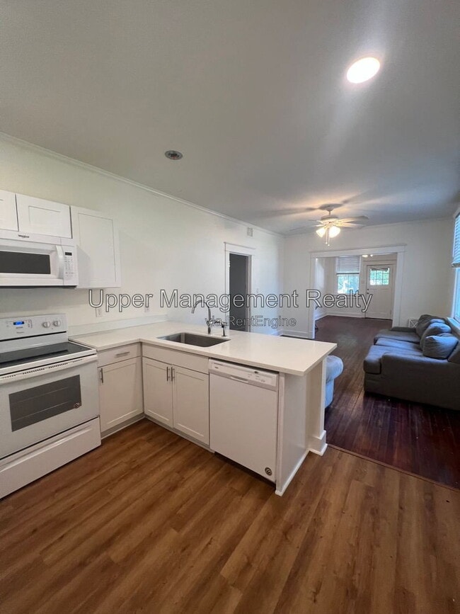 Building Photo - 1533 Lowerline St