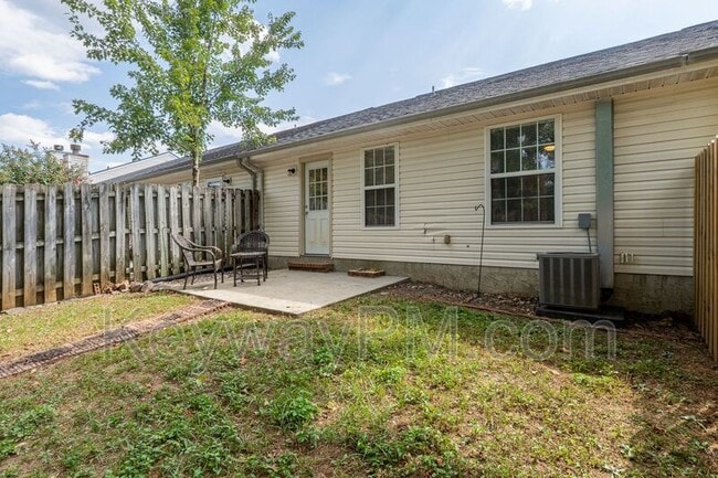 Building Photo - 2019 Emerald Bay Dr