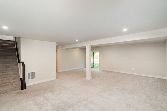 Building Photo - 1216 City View Ln