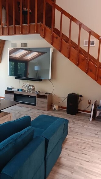 Building Photo - 8694 Pioneer Rd