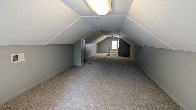 Building Photo - Bonus rooms galore in updated West End home!