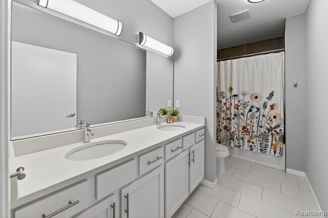 Building Photo - 293 N 2nd St