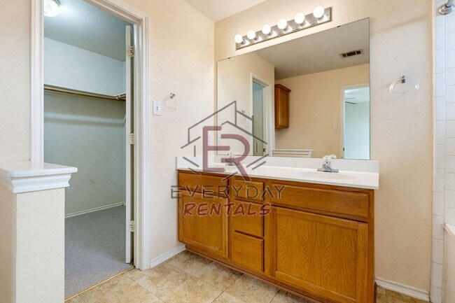 Building Photo - 2513 Haven Dr