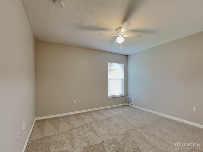 Building Photo - 7935 Fashion Loop