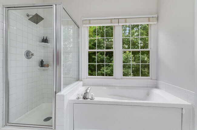 Building Photo - 11426 Summer House Ct