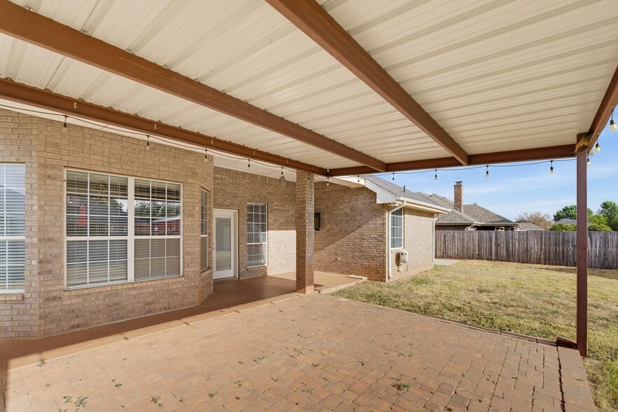 Building Photo - 7017 Springwater Ave