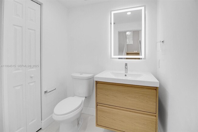 Building Photo - 3204 Bird Ave