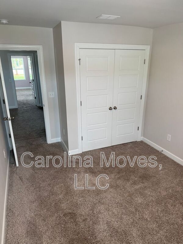 Building Photo - 206A Telford Dr.