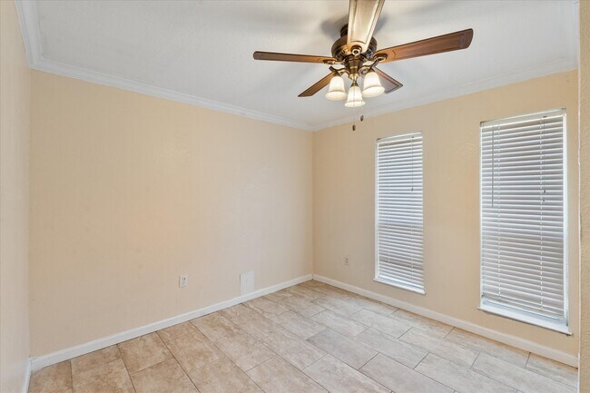 Building Photo - 16930 Stardale Ln