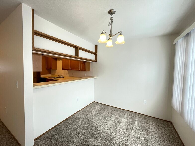 Dining Room - 2829 Burgundy Dr