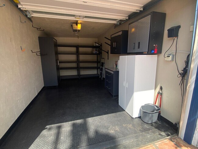 Building Photo - Elegant, Multilevel 3 Bedroom 2 Bathroom in Hillcrest / North Park with Outdoor Space