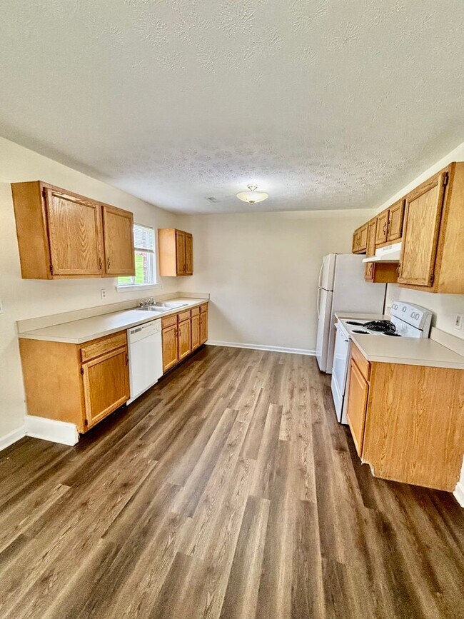 Building Photo - 2 Bedroom Townhouse in Richmond!