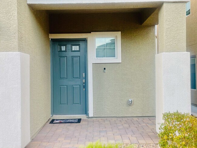 Building Photo - Newer 5 Bd, 3 Bth, Bonus Room, Open Floor ...