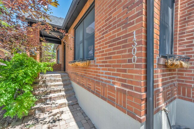 Building Photo - 1300 Clough Rd