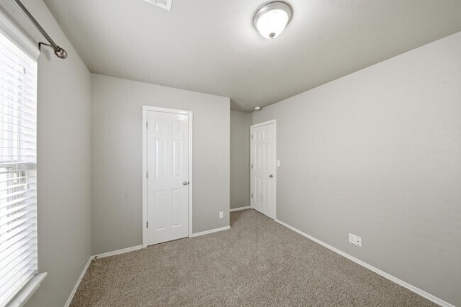 Building Photo - 10710 N 146th E Ave