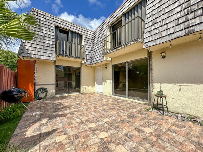 Building Photo - 166 Lake Arbor Dr