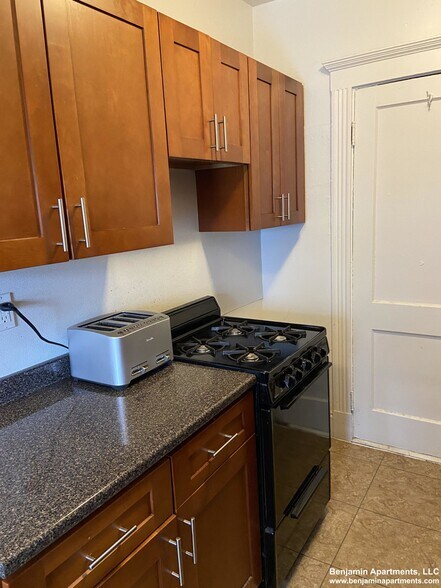 Building Photo - 235 Park Dr