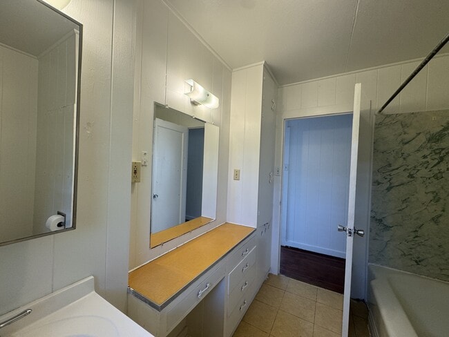 Building Photo - 3040 Lakimau St