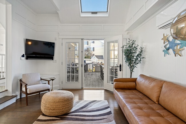 Building Photo - 207 Beach Ave