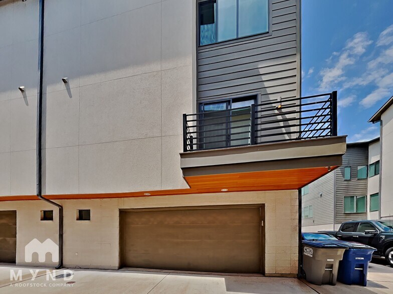 Building Photo - 2109 Bennett Ave