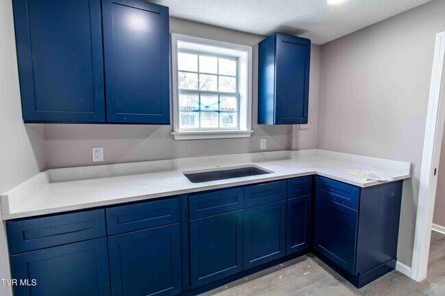 Building Photo - 1129 Cherry St