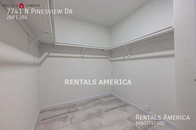 Building Photo - Resort Style Living