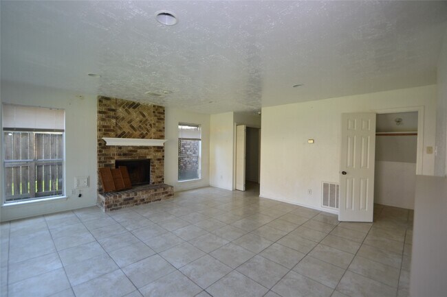 Building Photo - 12410 Meadow Briar Dr