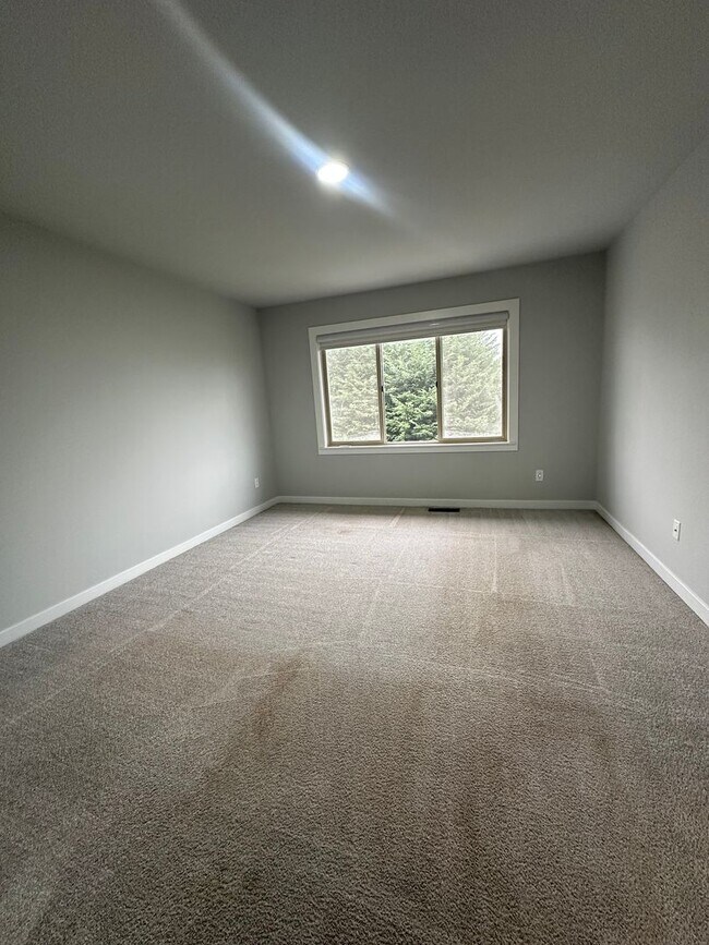 Building Photo - Beautiful 4 Bedroom 3 Bathroom Home in Everett!