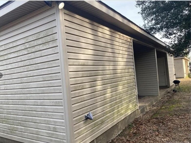 Building Photo - 2727 3rd St