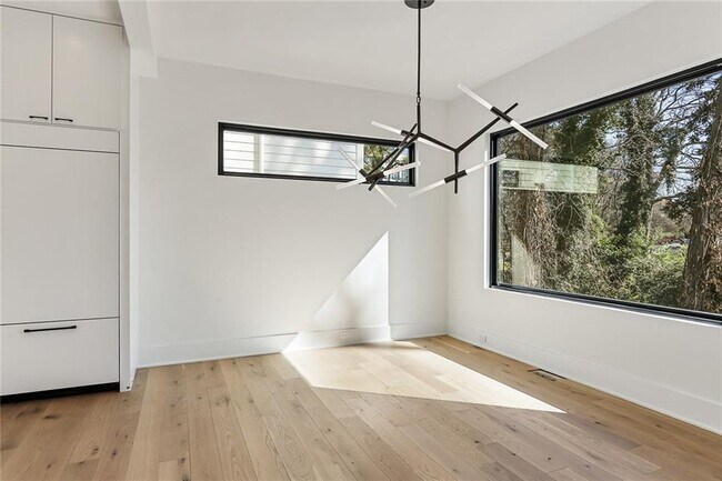 Building Photo - 2985 Lookout Pl NE