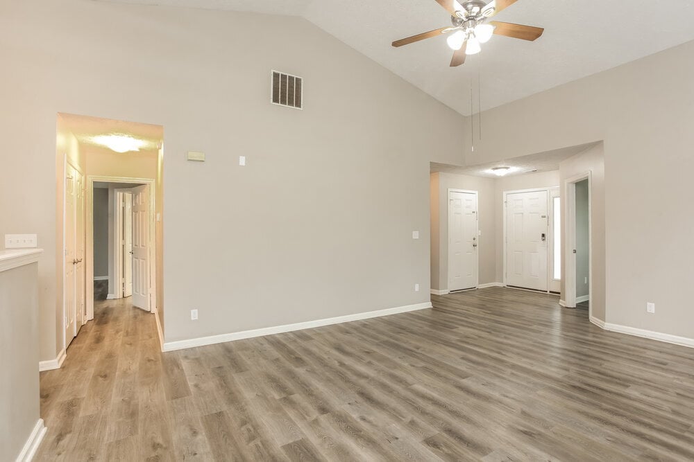 Building Photo - 5765 Arlington Dr