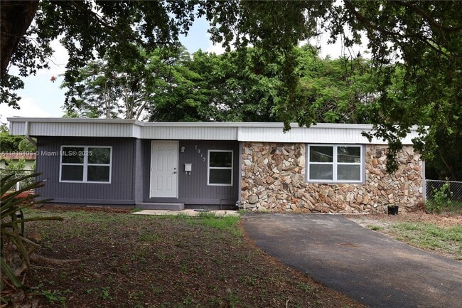 Primary Photo - 7915 NW 73rd Ave