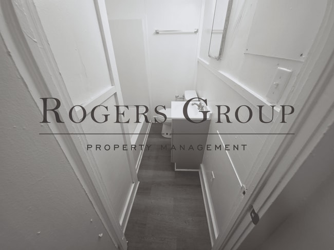 Building Photo - 758 David St